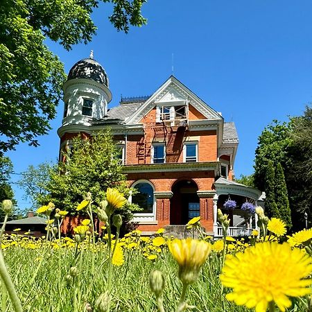 The Edwards Waterhouse Inn Fredonia 외부 사진