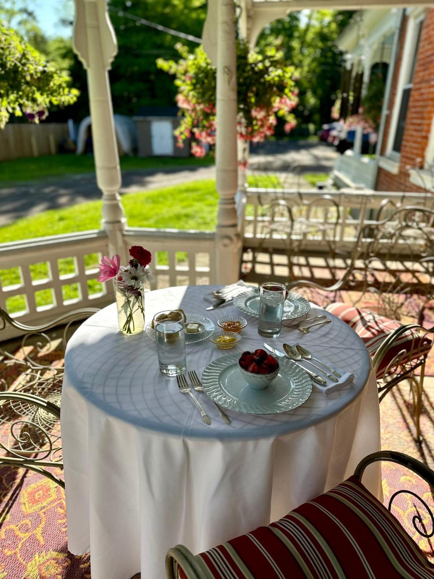 The Edwards Waterhouse Inn Fredonia 외부 사진