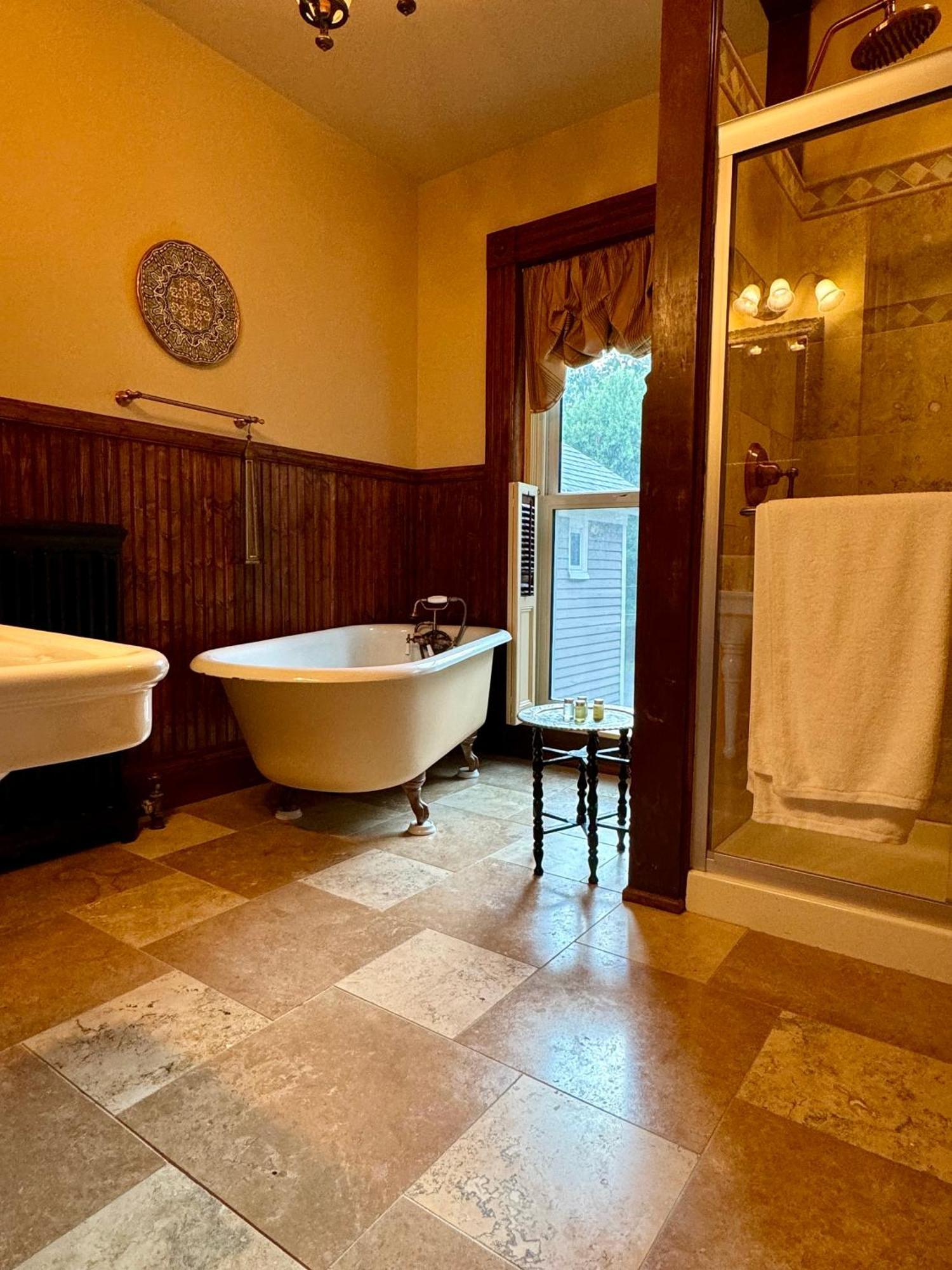 The Edwards Waterhouse Inn Fredonia 외부 사진
