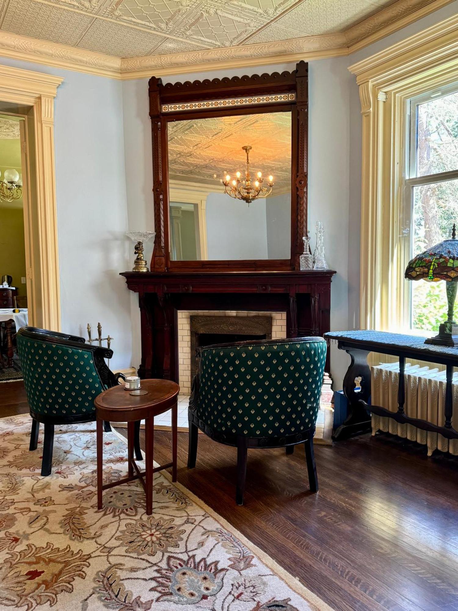 The Edwards Waterhouse Inn Fredonia 외부 사진
