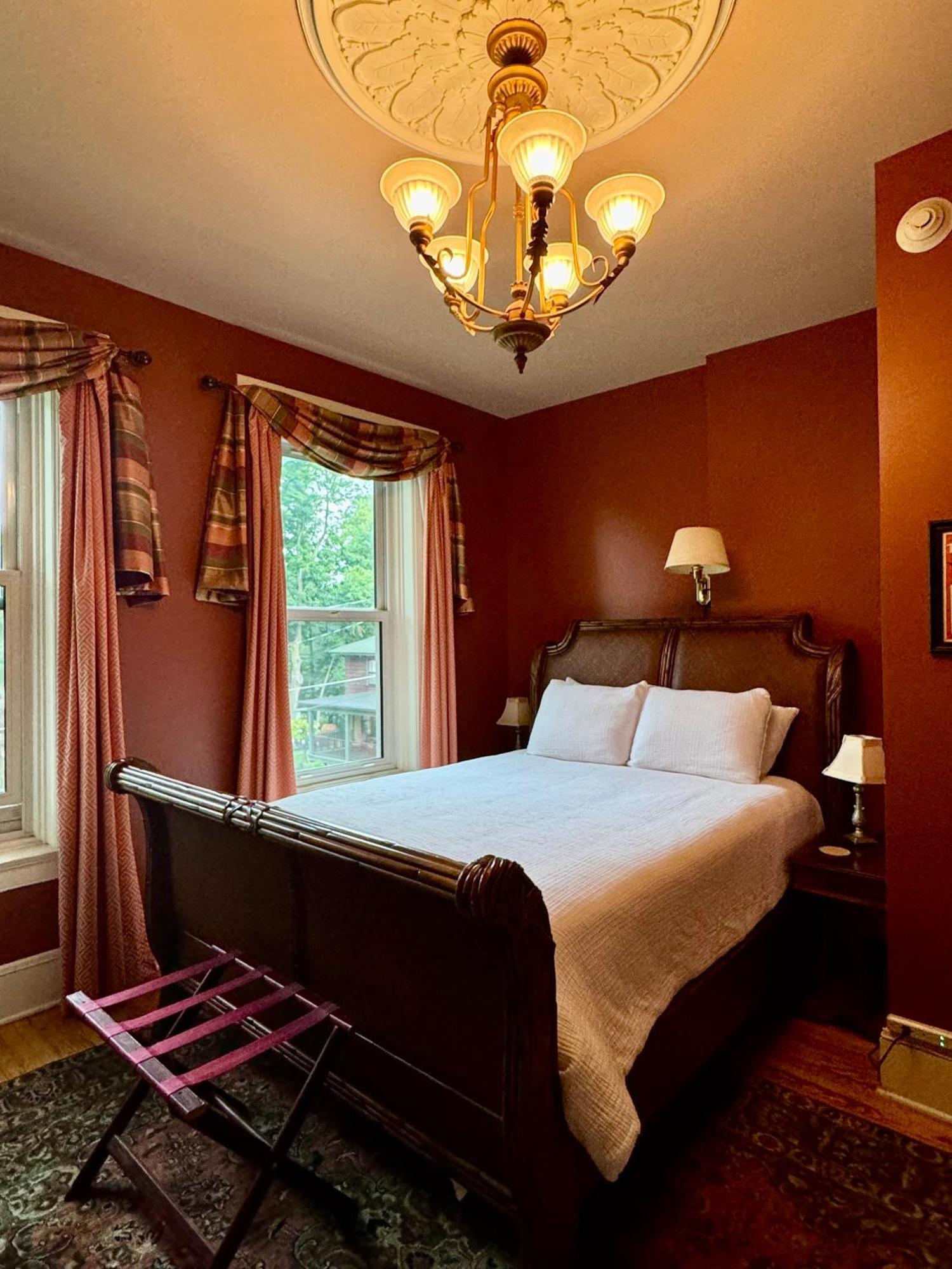 The Edwards Waterhouse Inn Fredonia 외부 사진