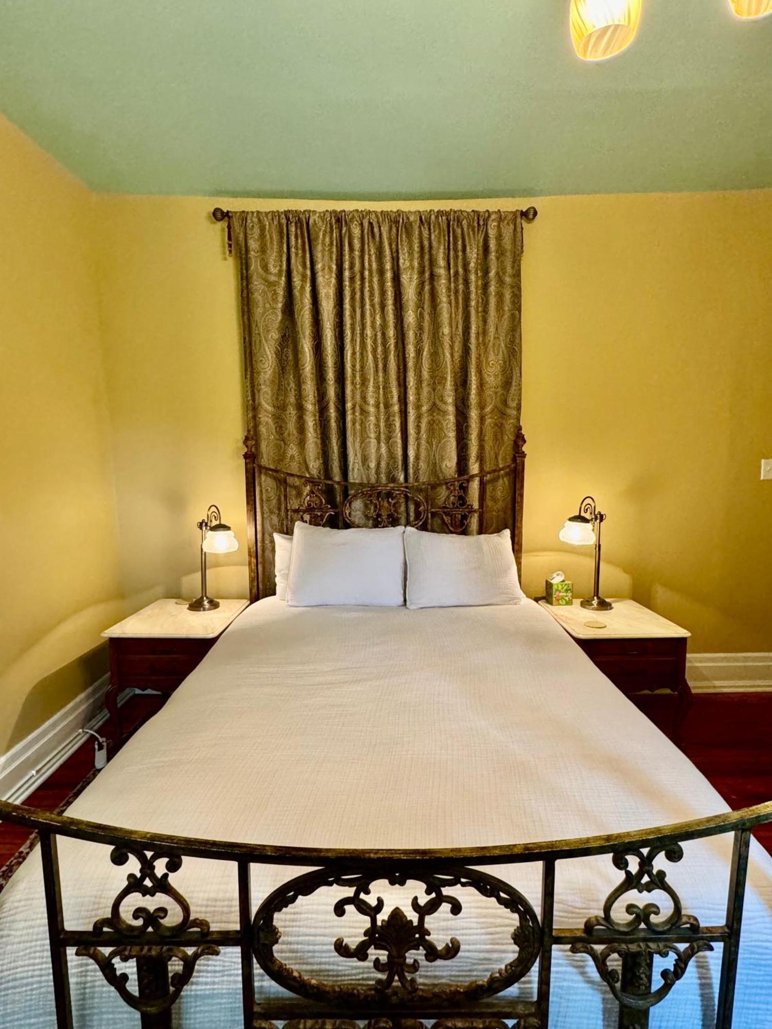 The Edwards Waterhouse Inn Fredonia 외부 사진