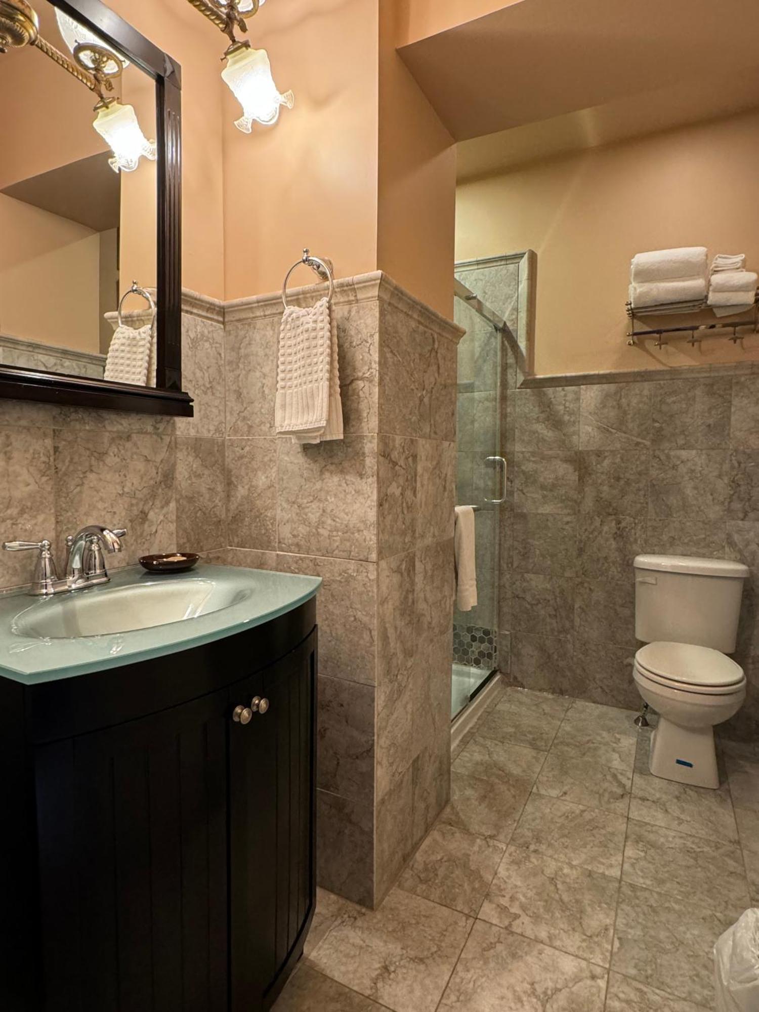 The Edwards Waterhouse Inn Fredonia 외부 사진